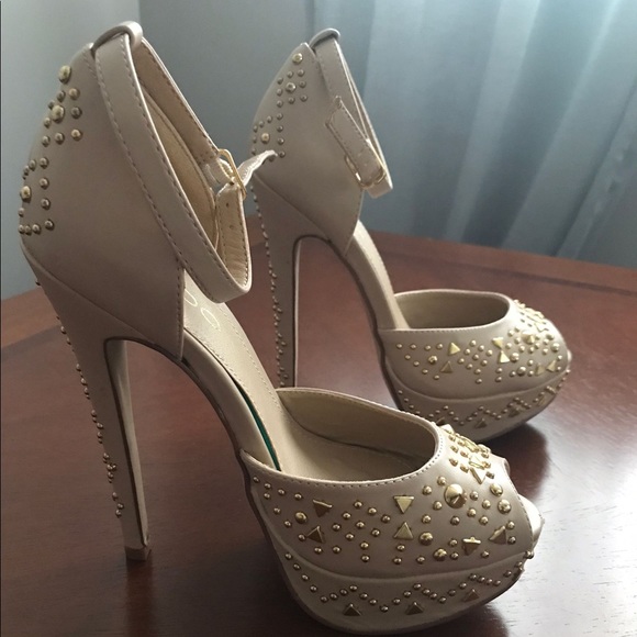 Aldo cream coloured heels! Size 6